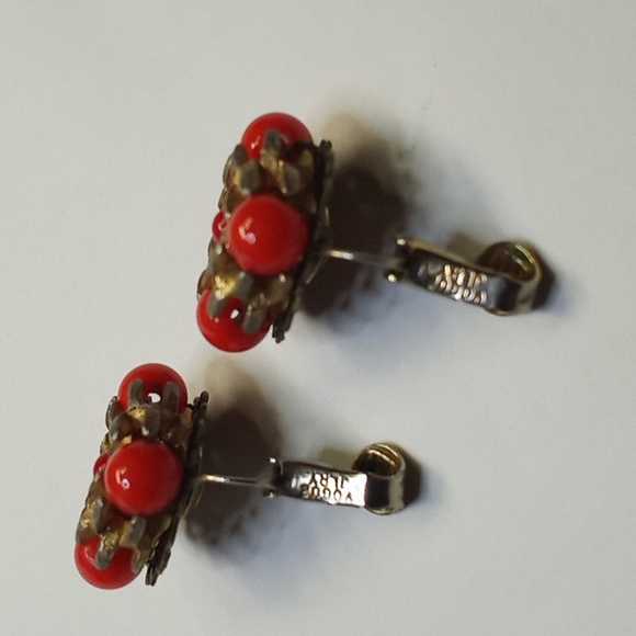 SuPer Rare c1940s VOGUE Gold Tone Red-Orange Coral Lucite Bead Clip Earring - Picture 11 of 16